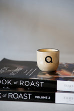 Įkelti vaizdą į galerijos rodinį, Rankų darbo keramikinis puodelis
